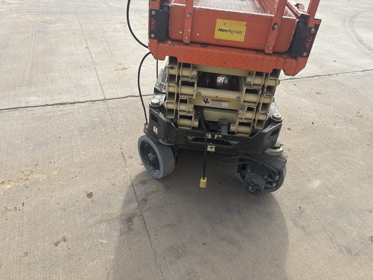 2019 JLG 1932R-8