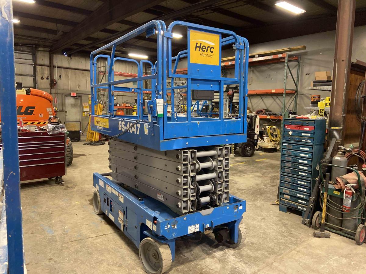 2017 Genie GS-4047
