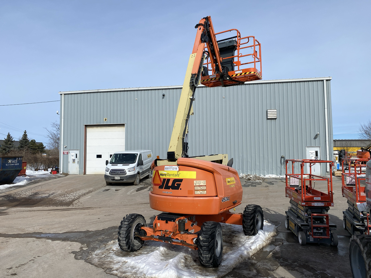 2017 JLG 450AJ-2