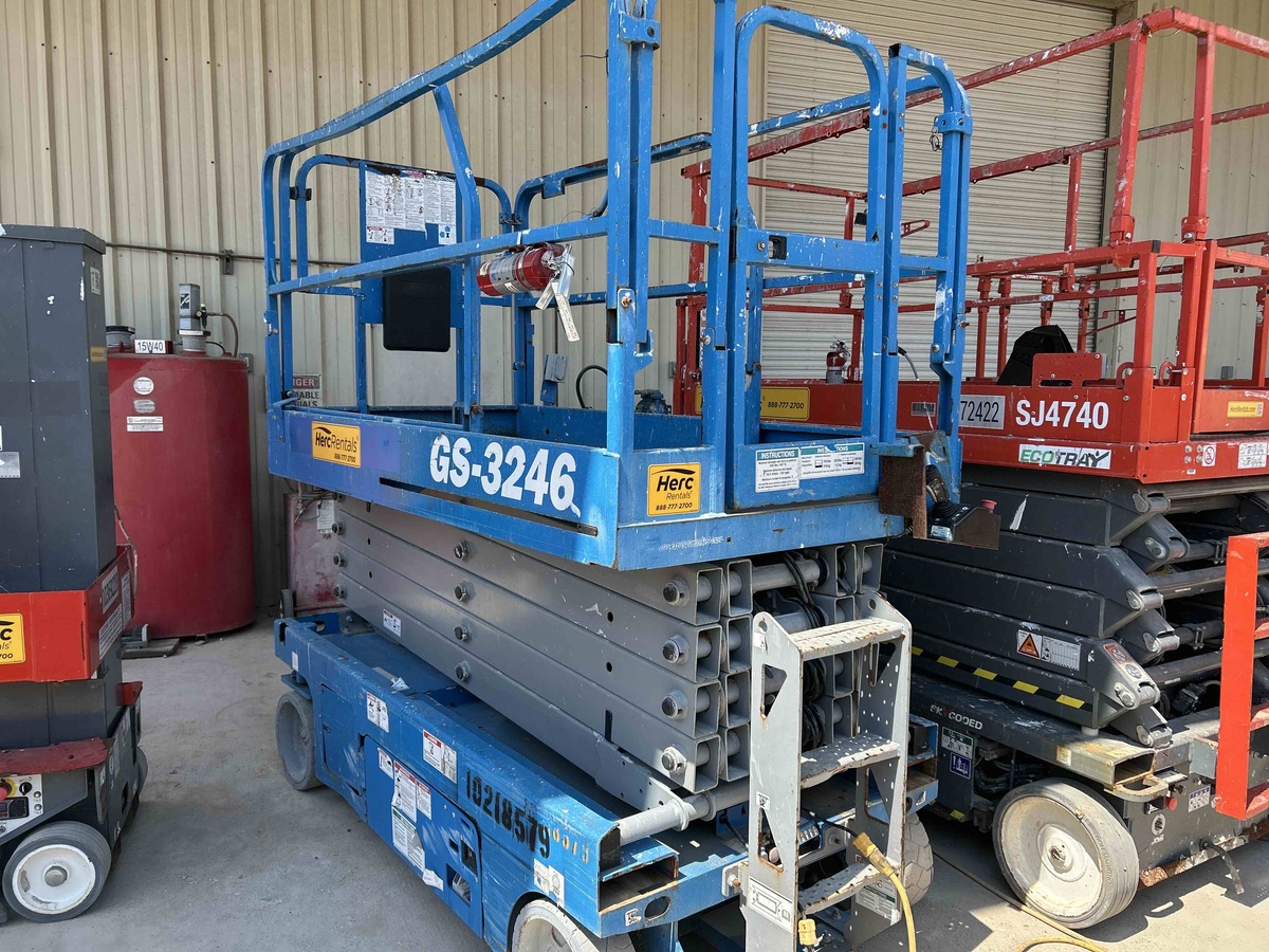 2017 Genie GS-3246