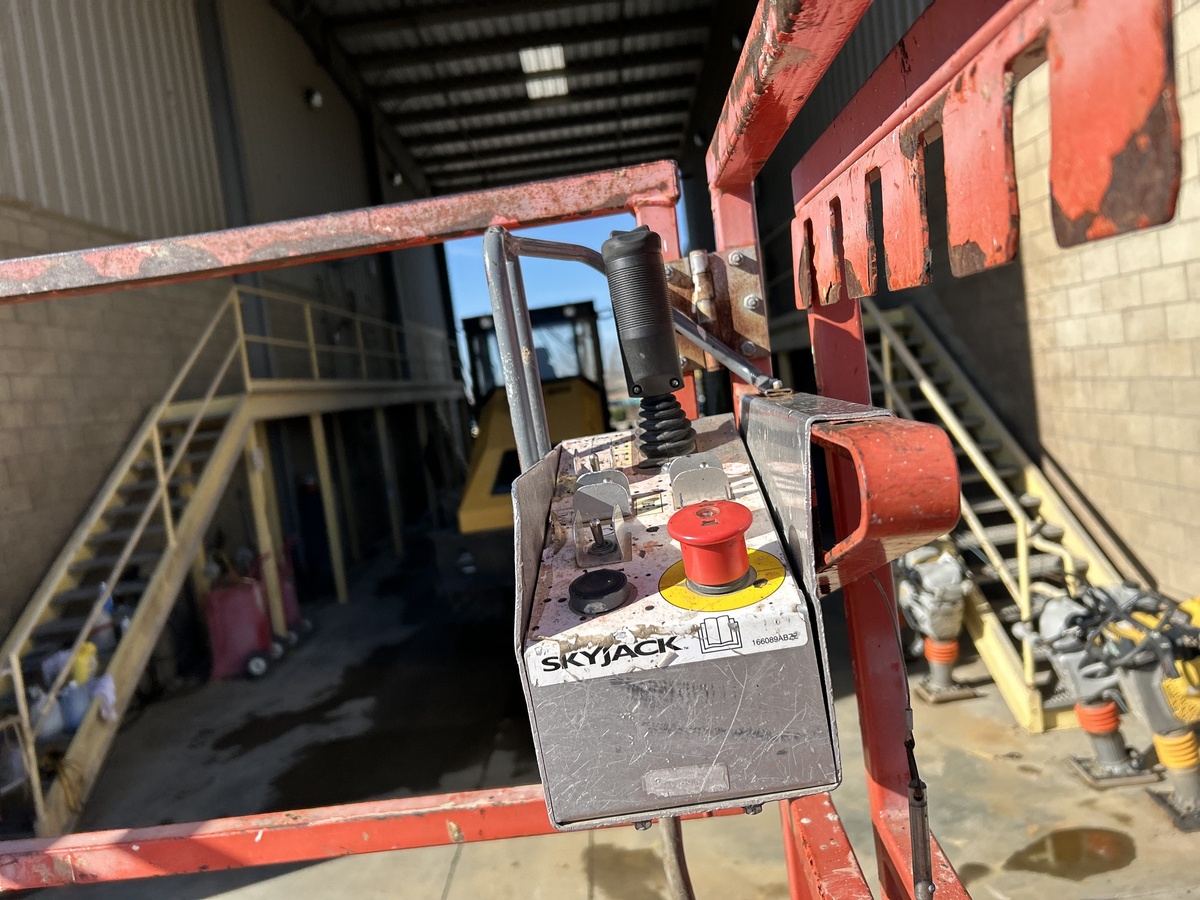 2018 Skyjack SJ-6832RT-8