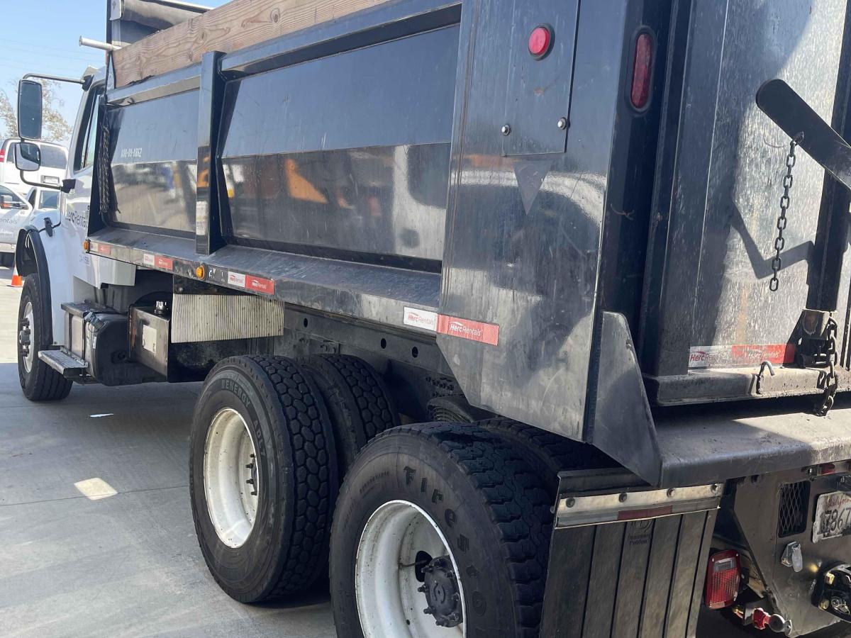 2016 Freightliner M2106-9