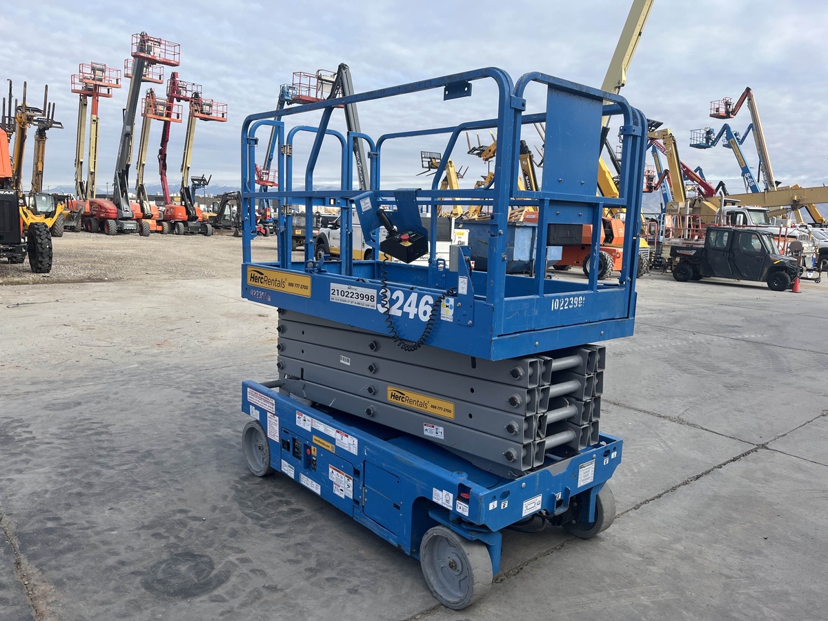 2017 Genie GS-3246