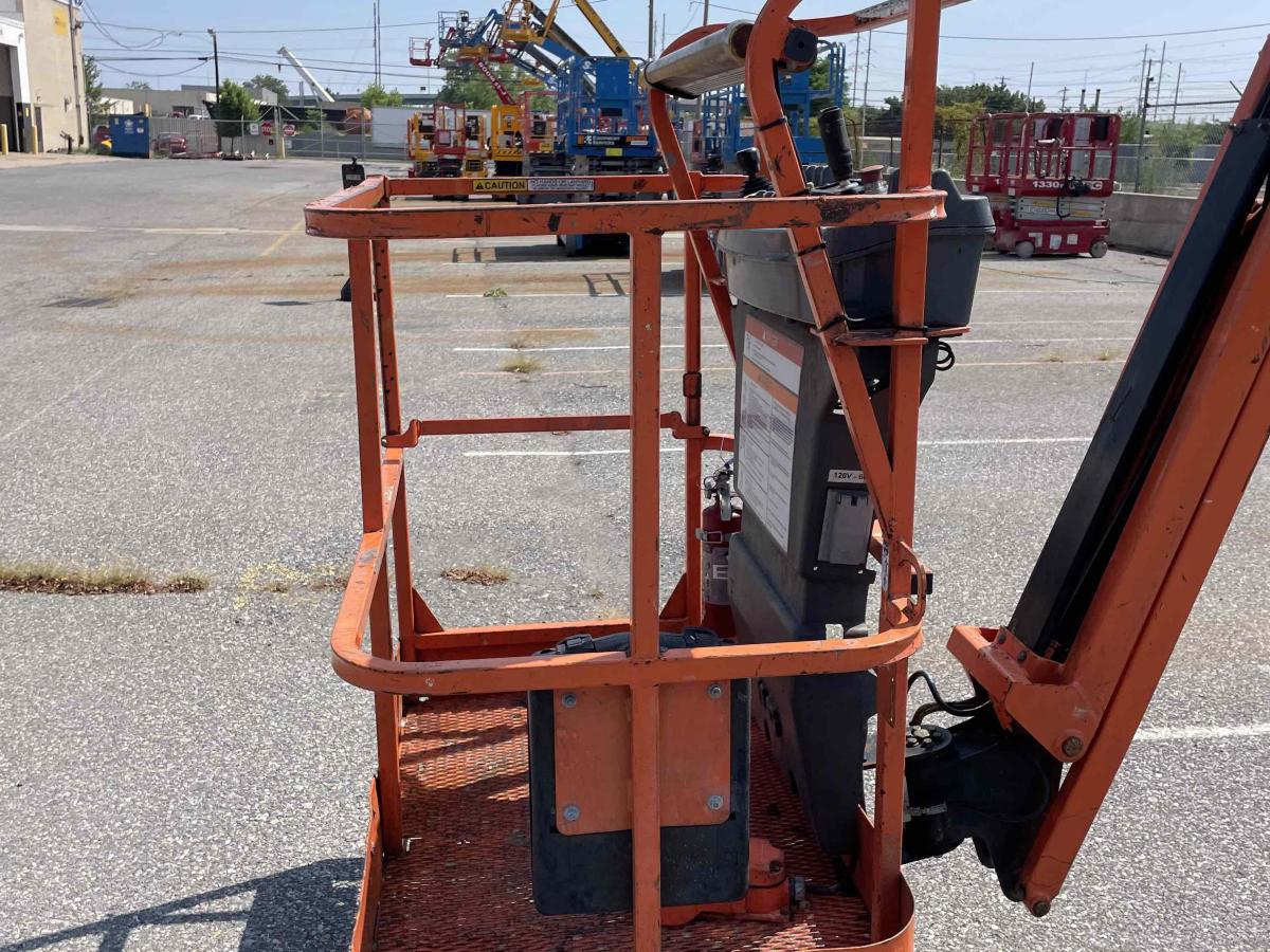 2017 JLG E300AJP-2