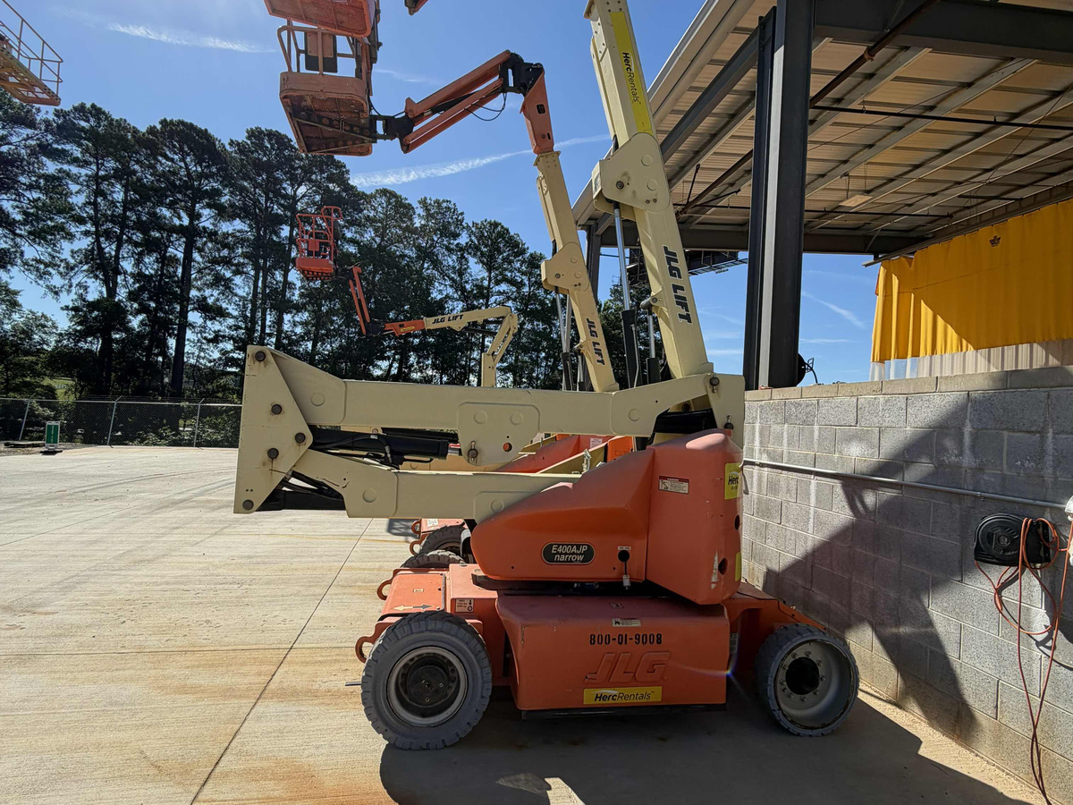 2014 JLG E400AJPN