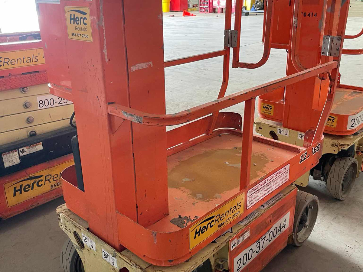 2017 JLG 1230ES-2