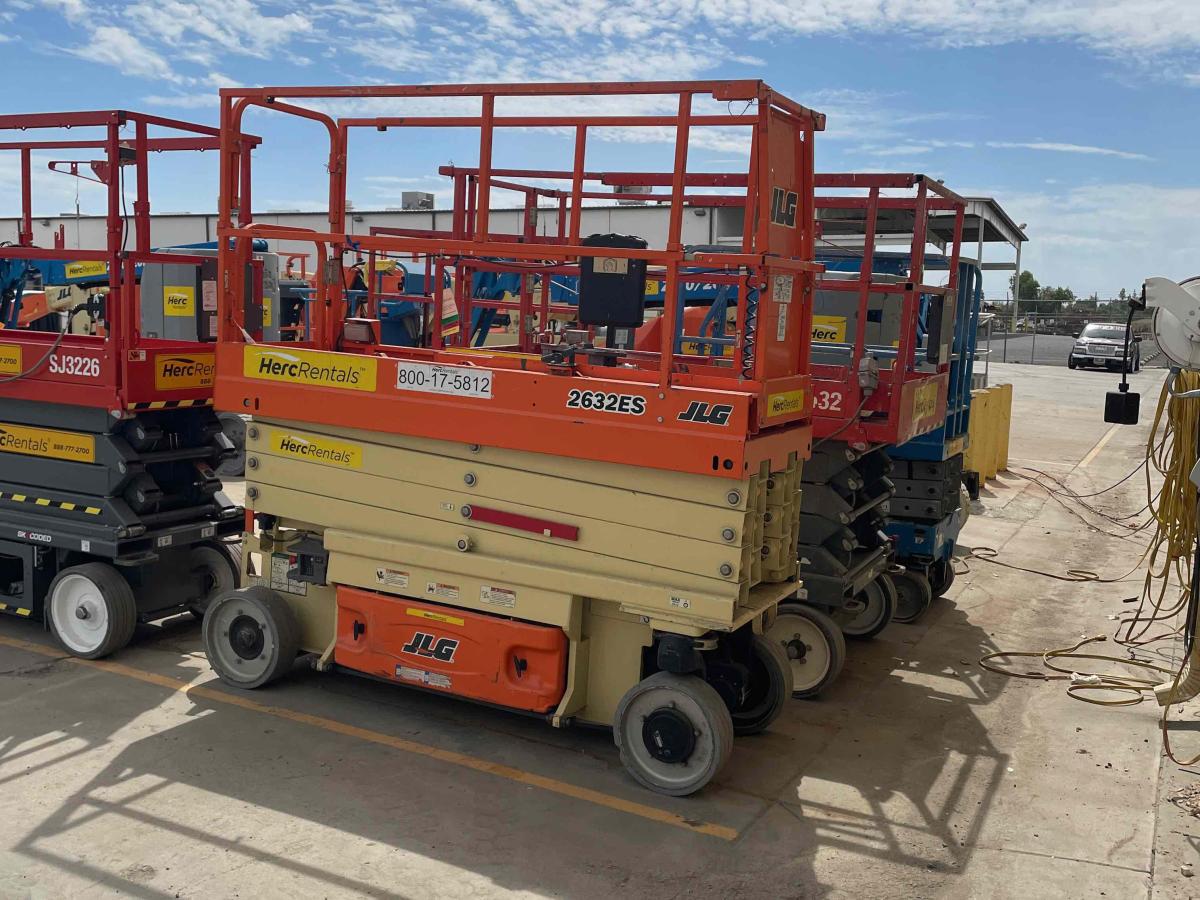 2017 JLG 2632ES