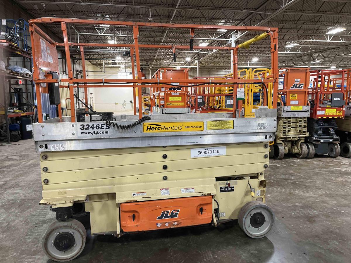 2014 JLG 3246ES
