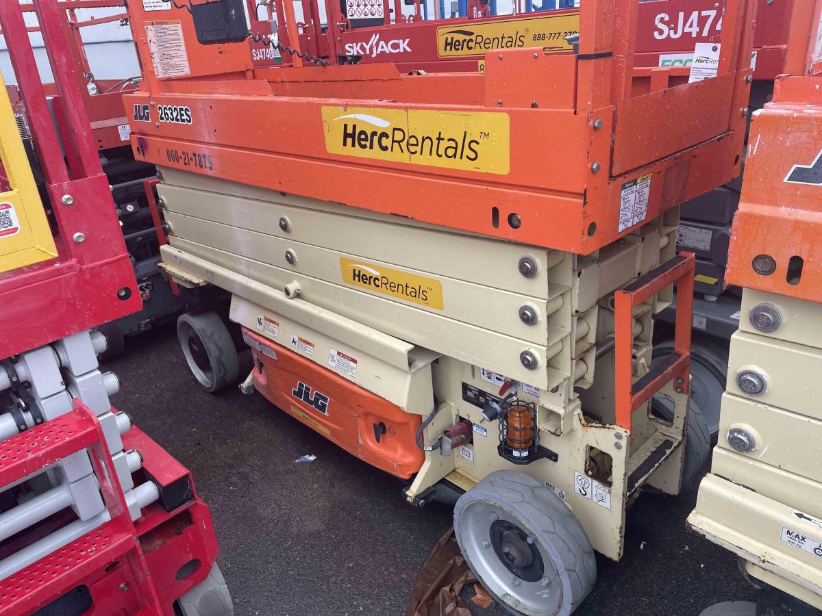 2018 JLG 2632ES