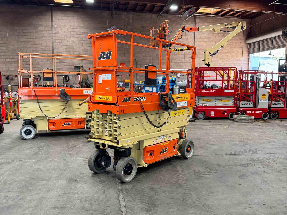 2017 JLG 2632ES