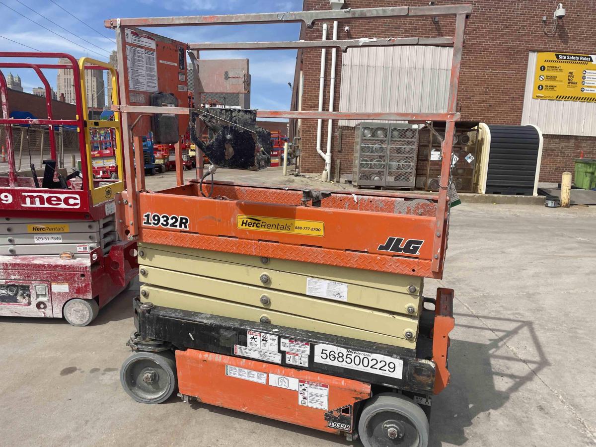 2018 JLG 1932R
