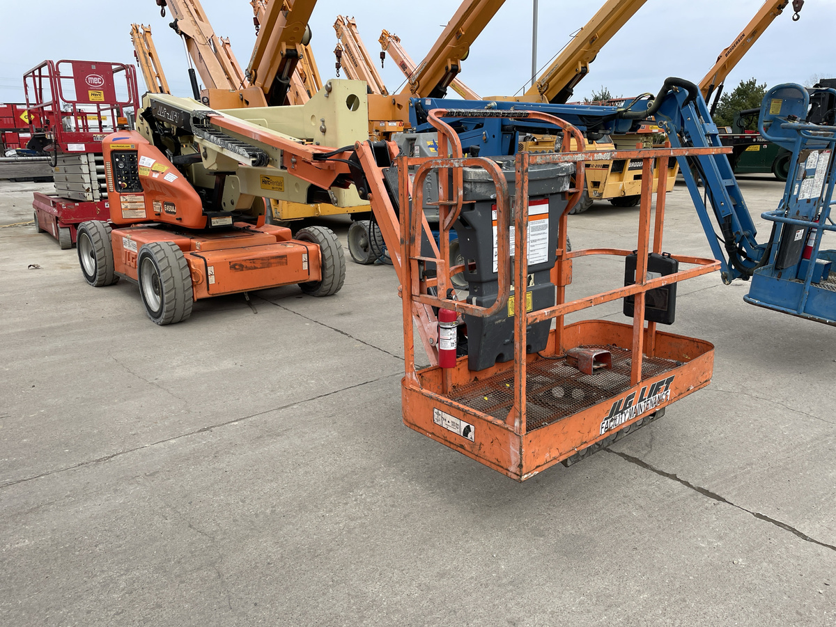 2013 JLG E450AJ-2