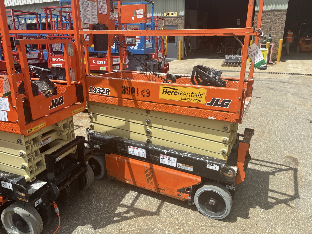 2019 JLG 1932R-4