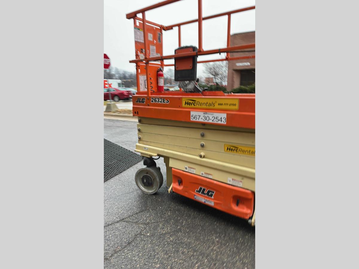 2015 JLG 2632ES