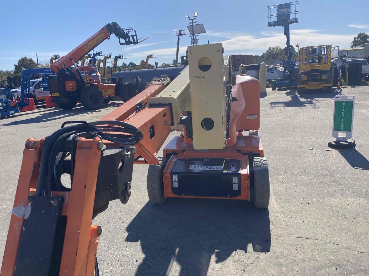 2017 JLG E400AJPN-4