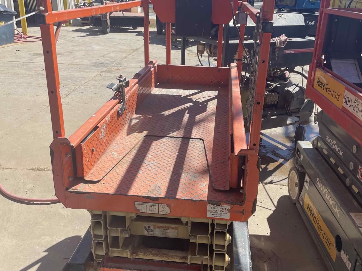 2018 JLG 1932R