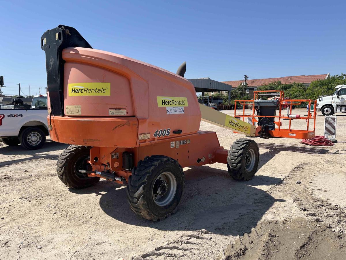 2017 JLG 400S
