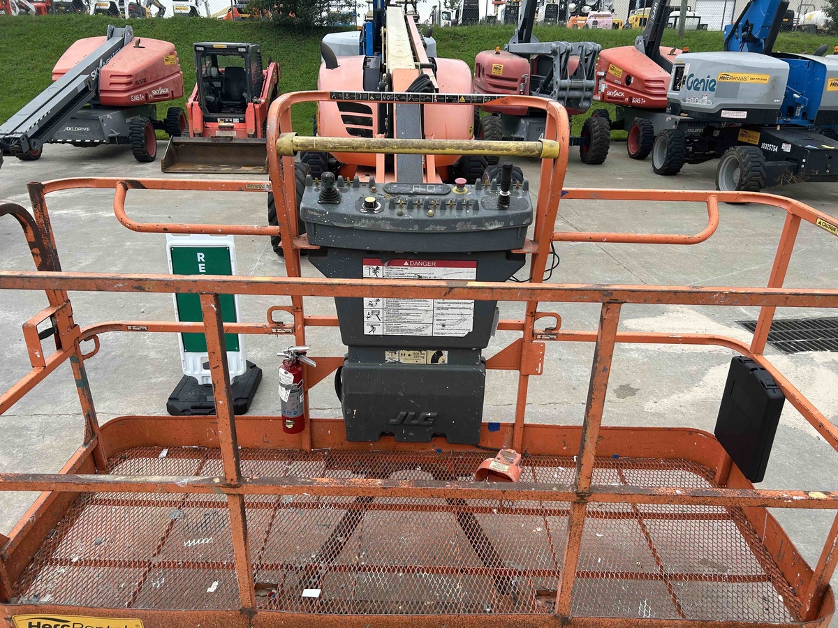 2016 JLG 600AJ-11