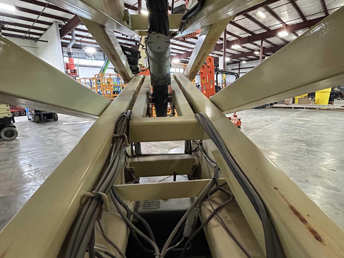2013 JLG 3246ES