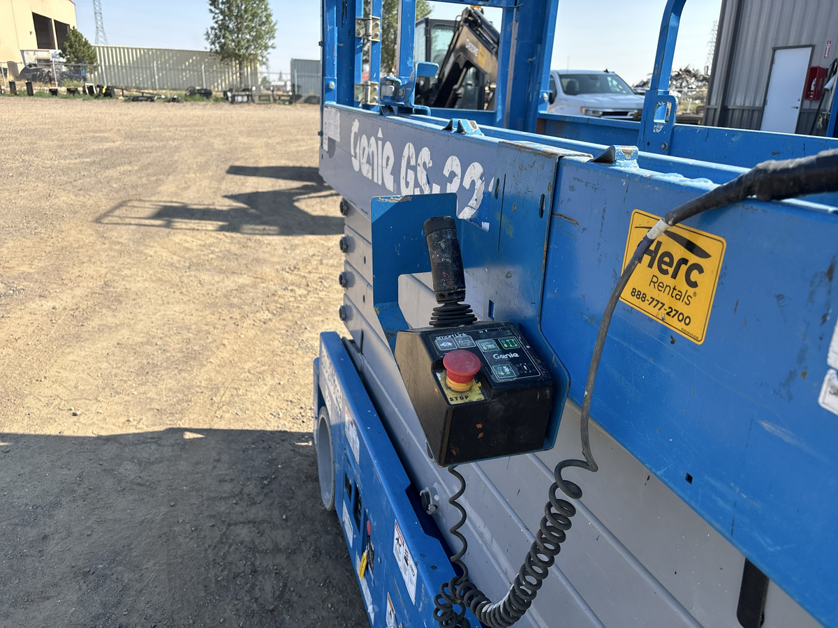 2019 Genie GS-3232-8