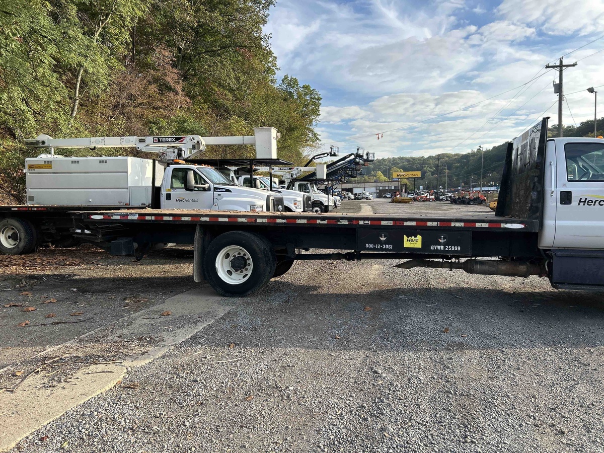 2017 Ford F750-4