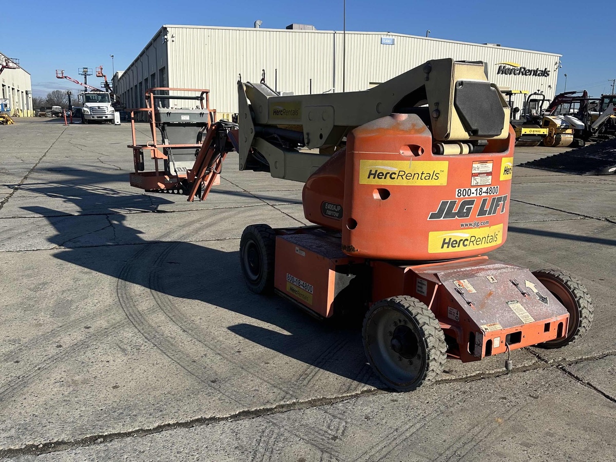 2017 JLG E400AJPN-7