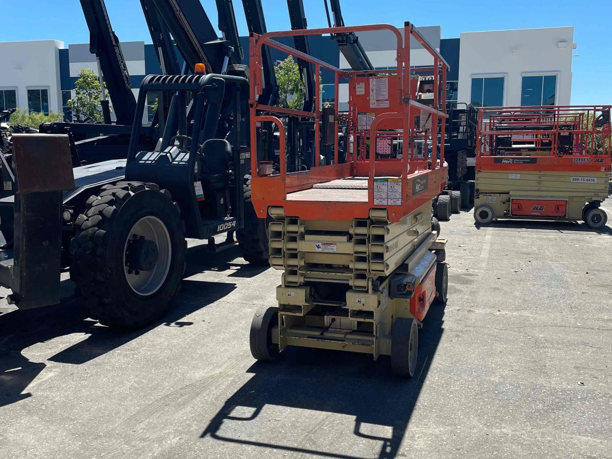 2016 JLG 3246ES