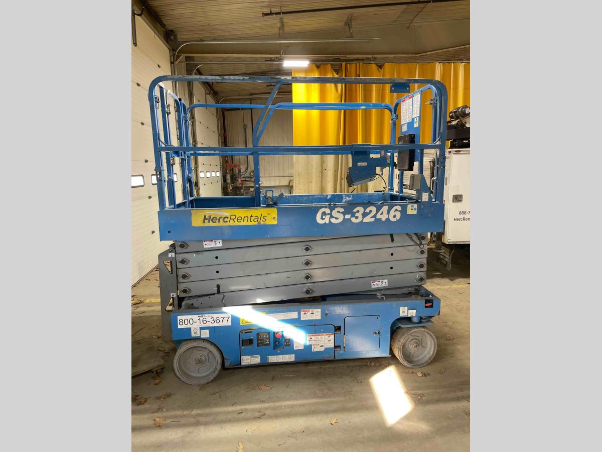 2017 Genie GS-3246-2