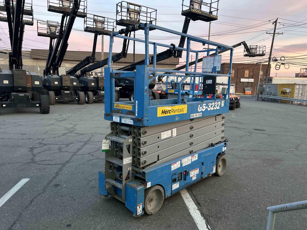 2017 Genie GS-3232