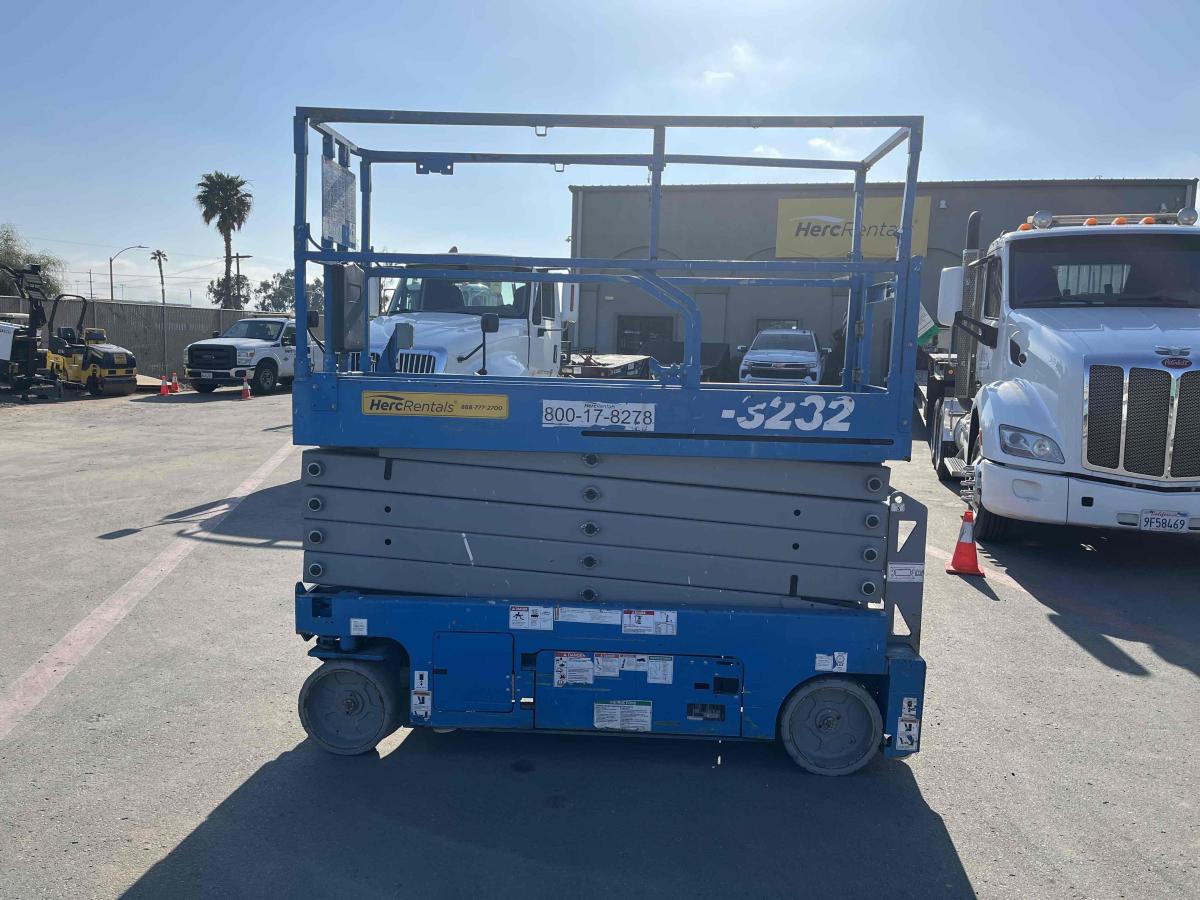 2017 Genie GS-3232