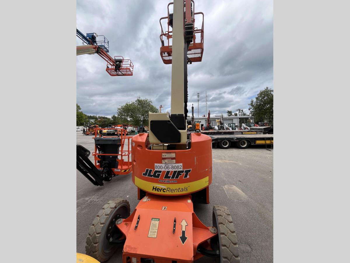 2015 JLG E450AJ