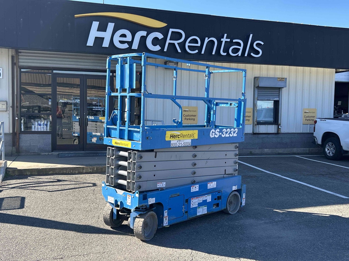 2018 Genie GS-3232