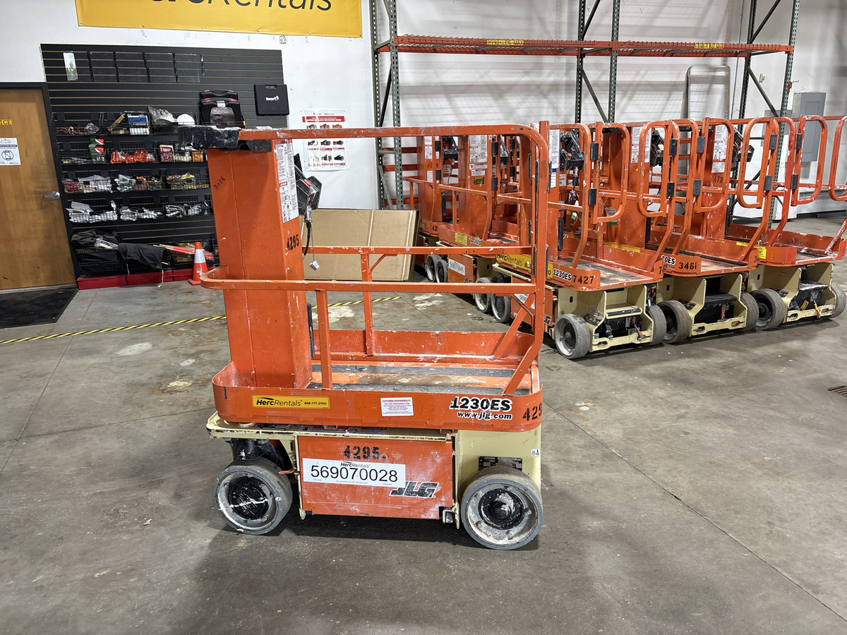 2014 JLG 1230ES