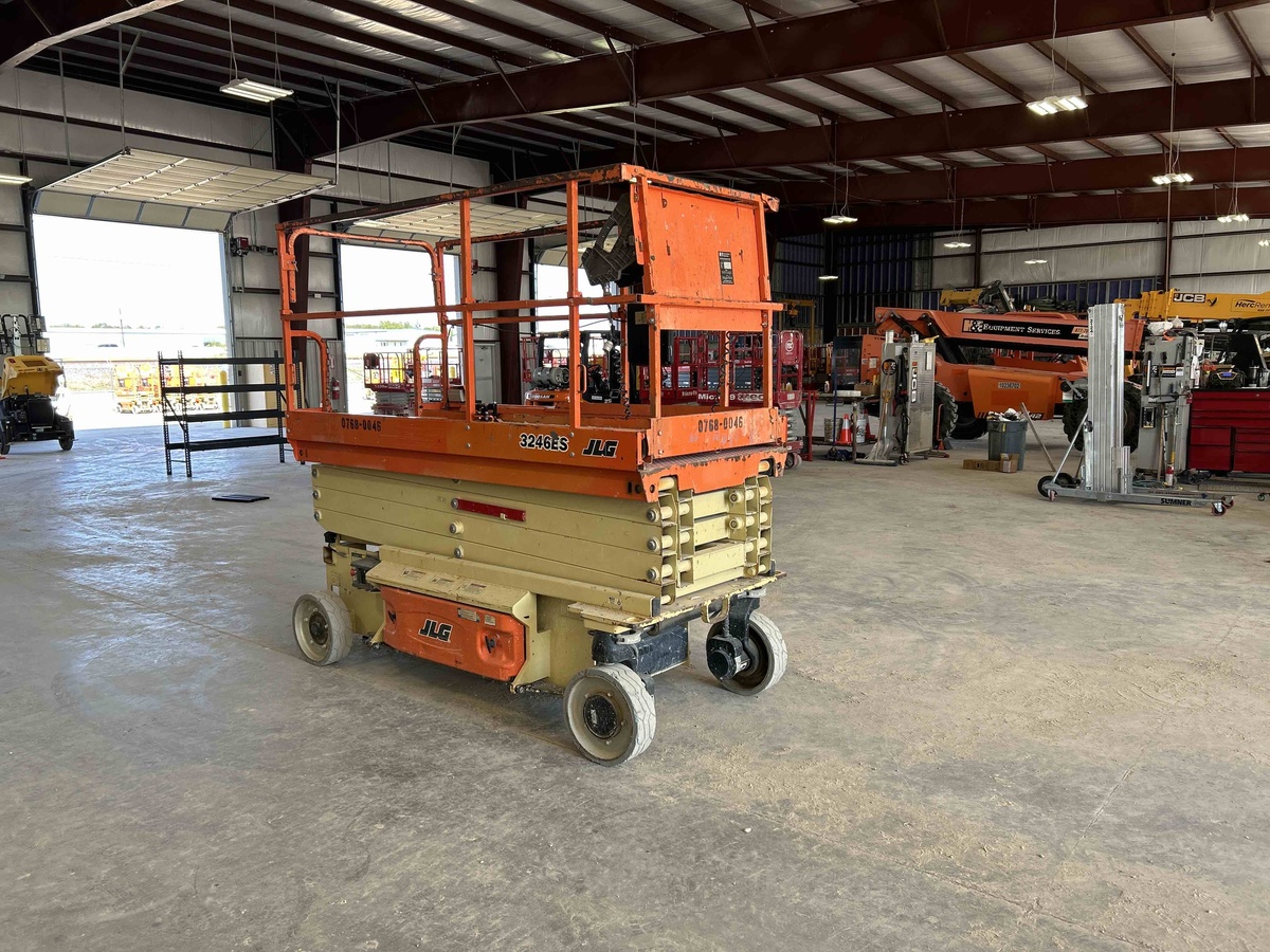 2018 JLG 3246ES-2