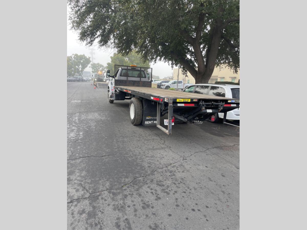 2018 Ford F750-4