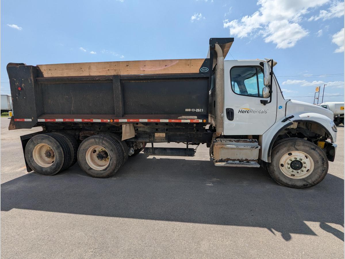 2017 Freightliner M2106-8