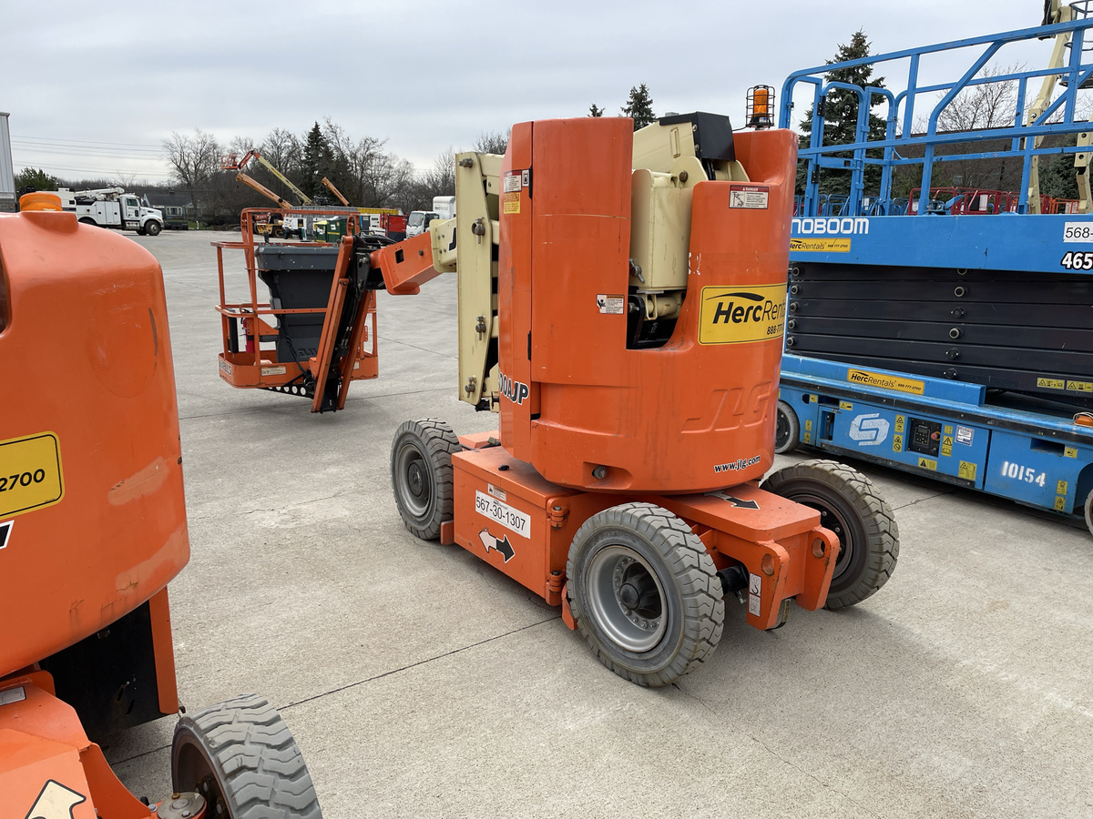 2016 JLG E300AJP-4