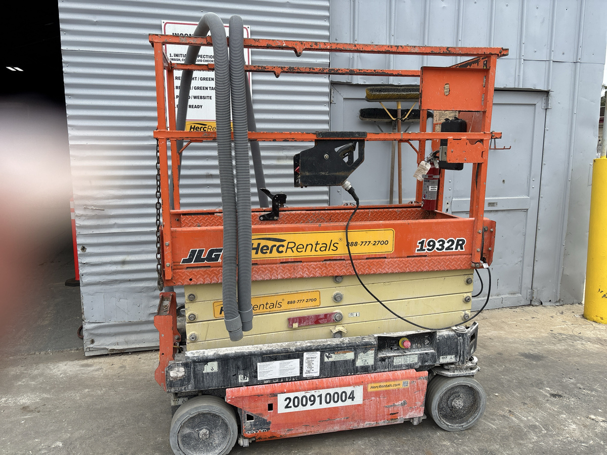 2019 JLG 1932R