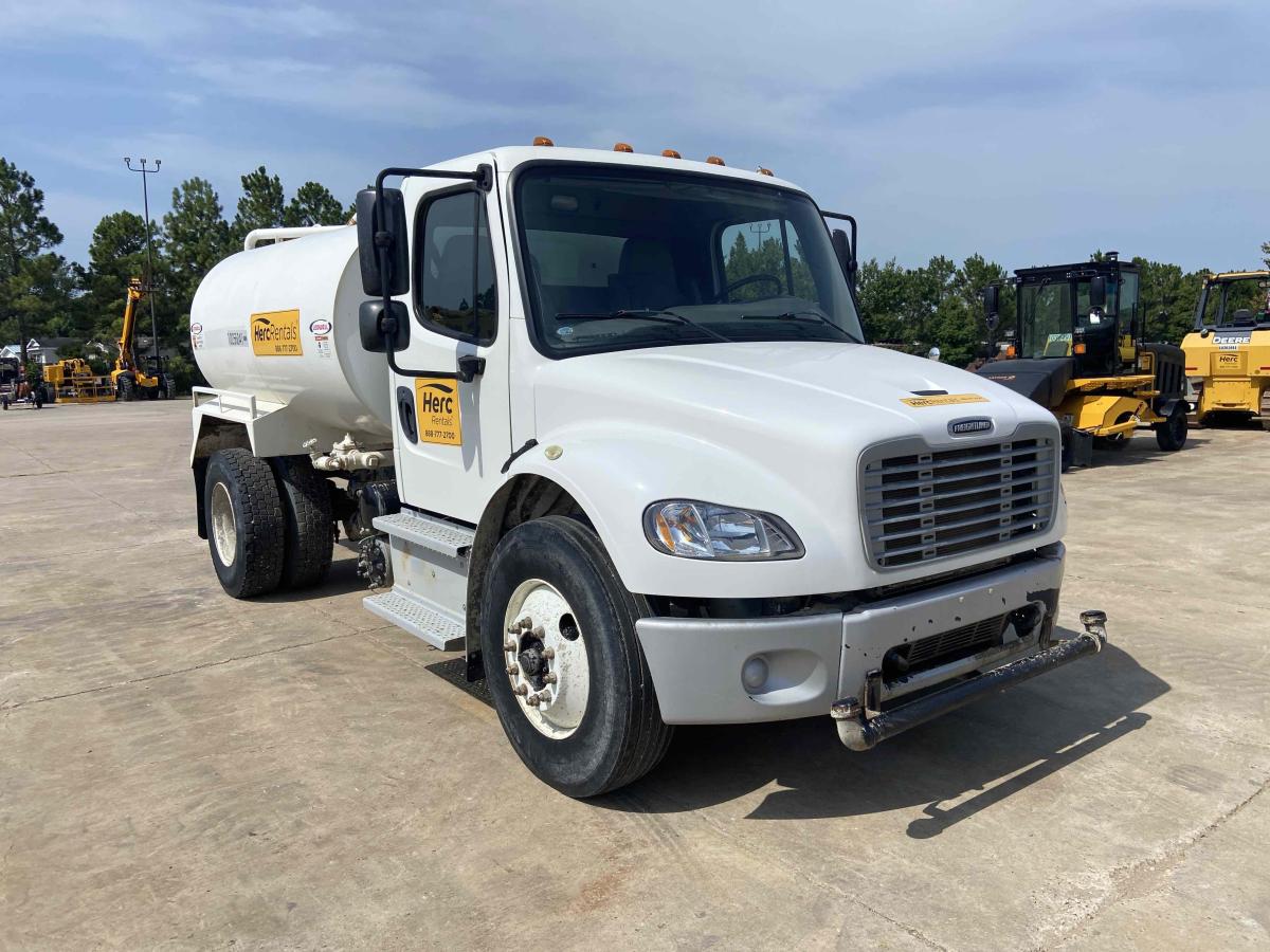 2019 Freightliner M2106
