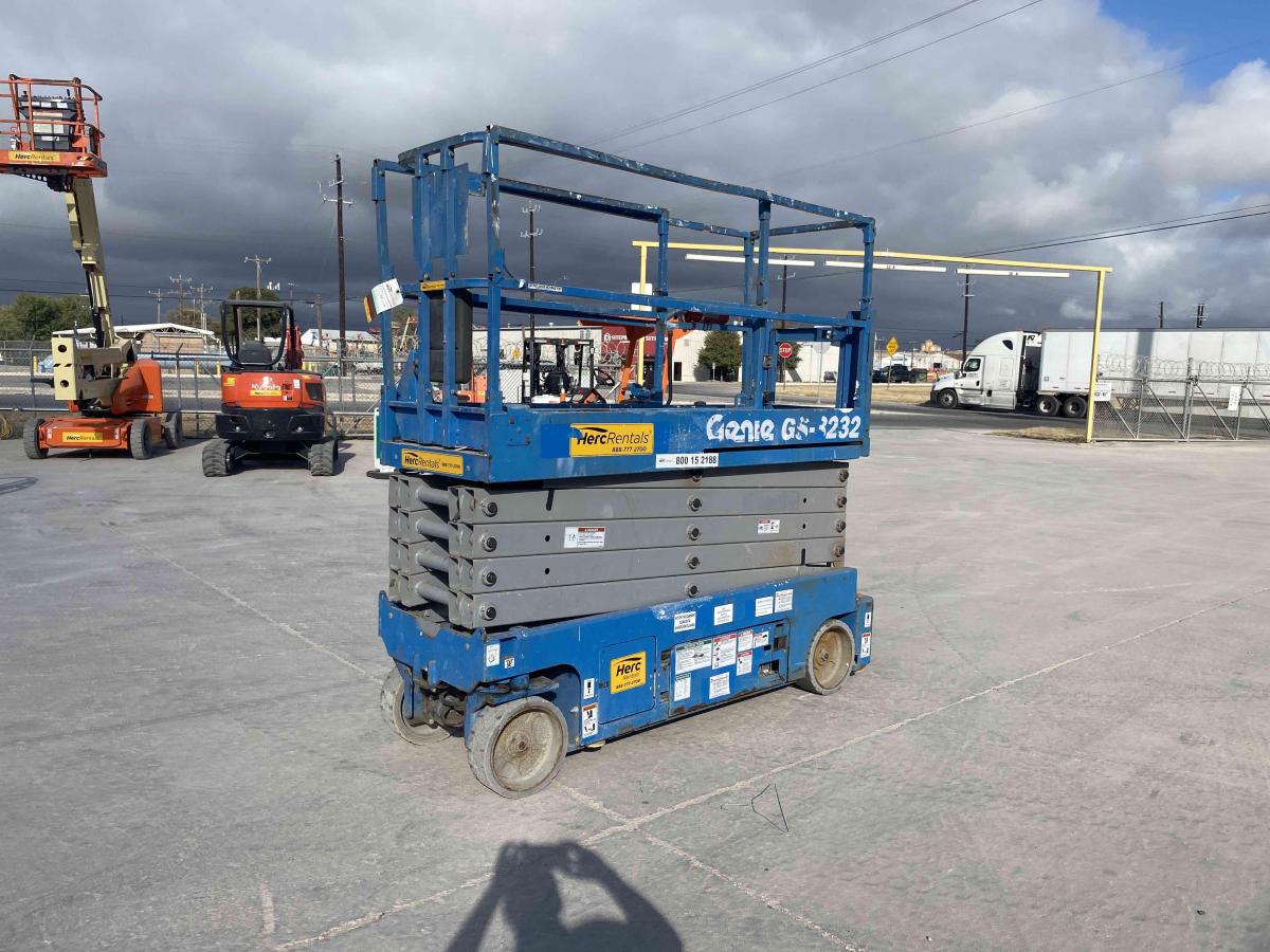 2017 Genie GS-3232