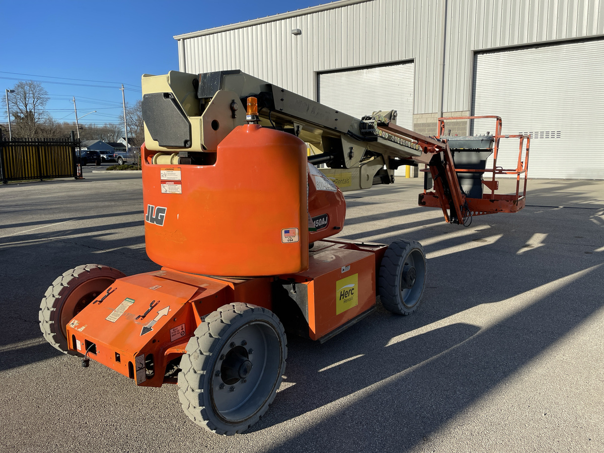 2015 JLG E450AJ-3
