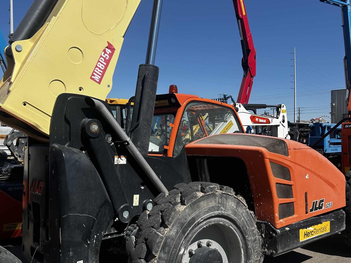 2018 JLG 1255