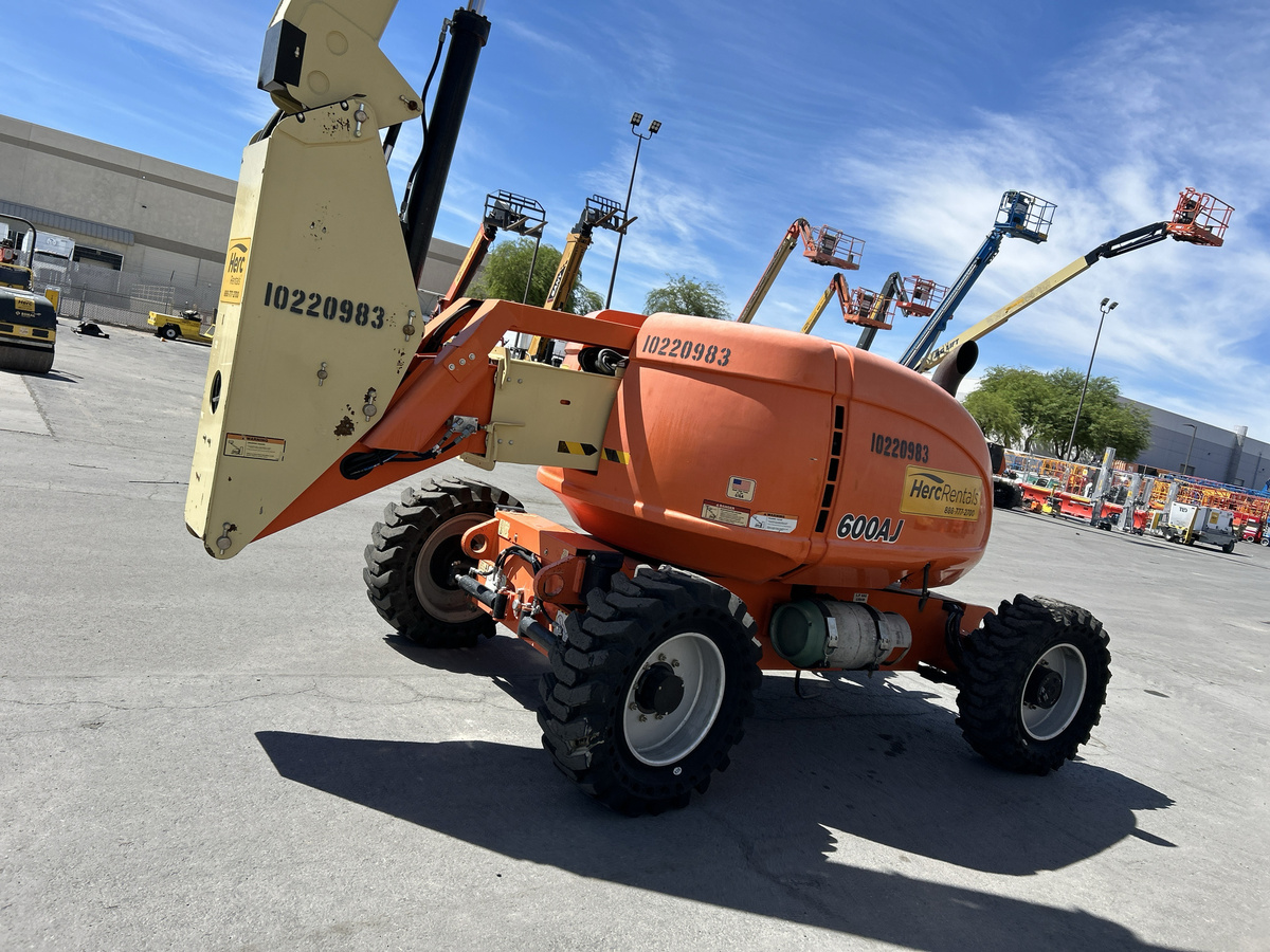 2017 JLG 600AJN Narrow-2