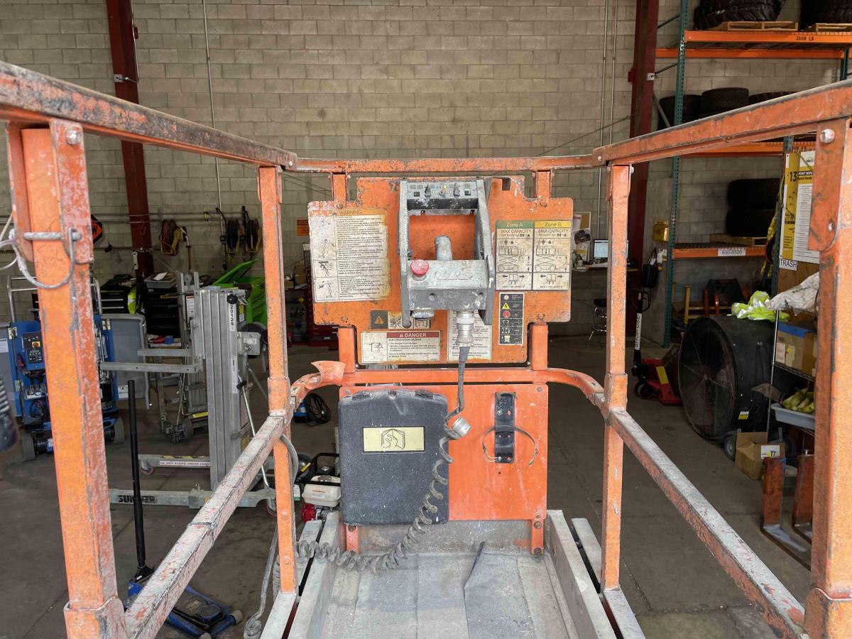 2010 JLG 2630ES