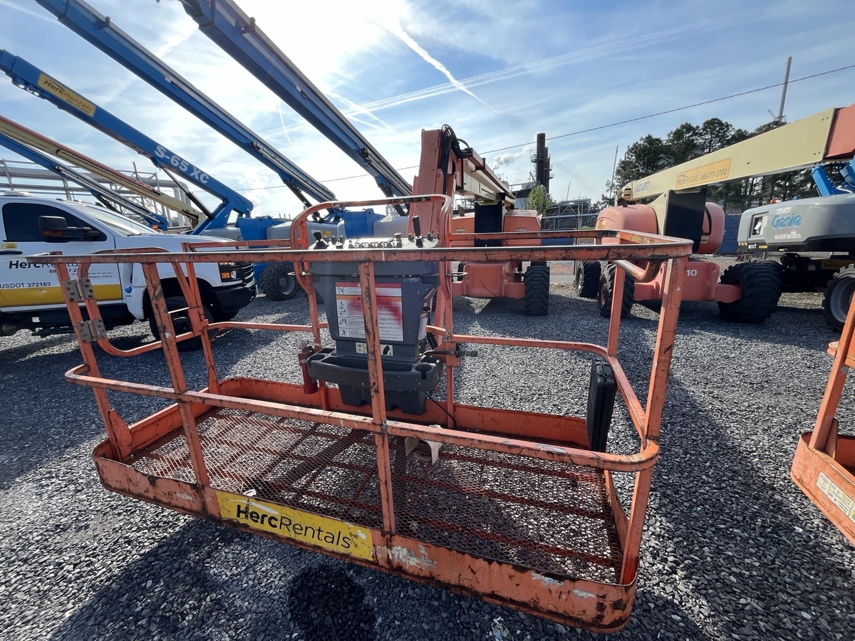 2012 JLG 800AJ-10