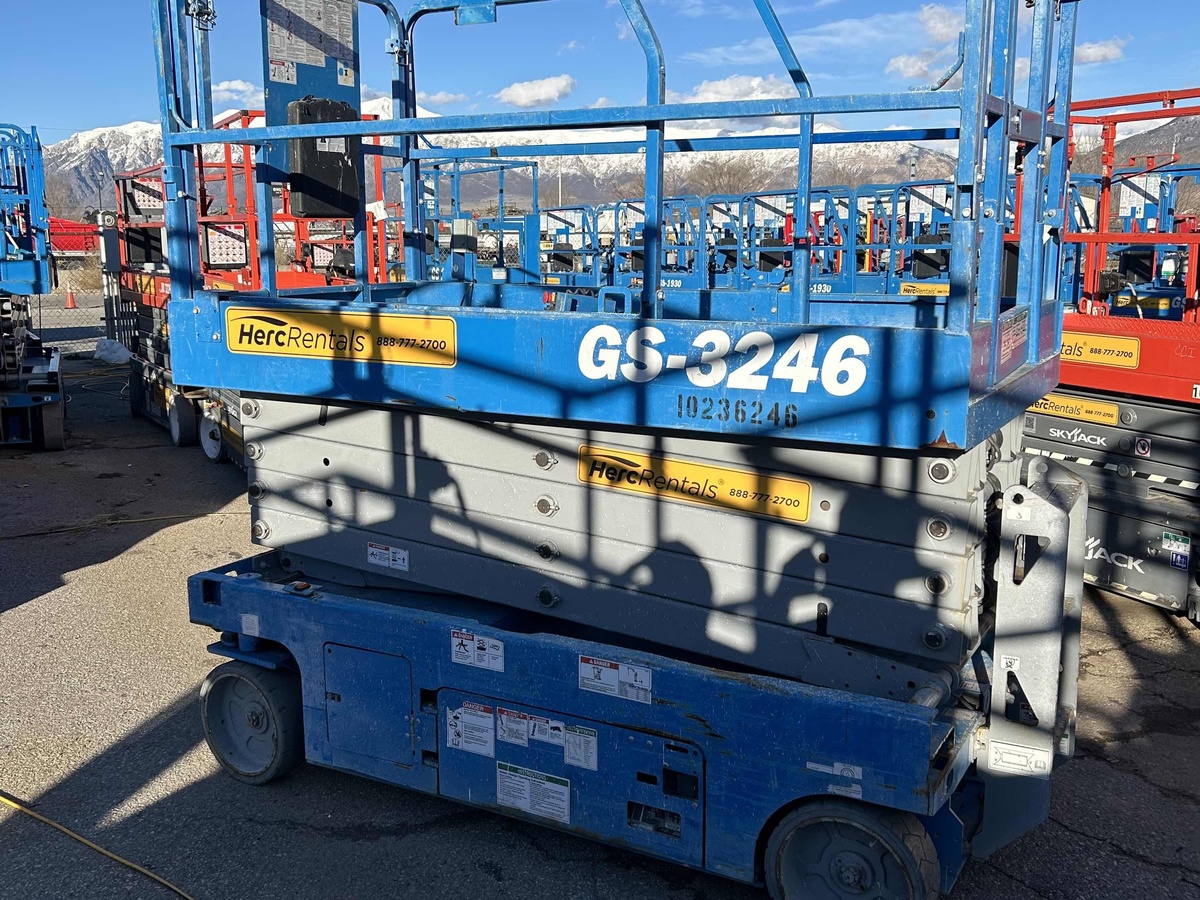 2018 Genie GS-3246