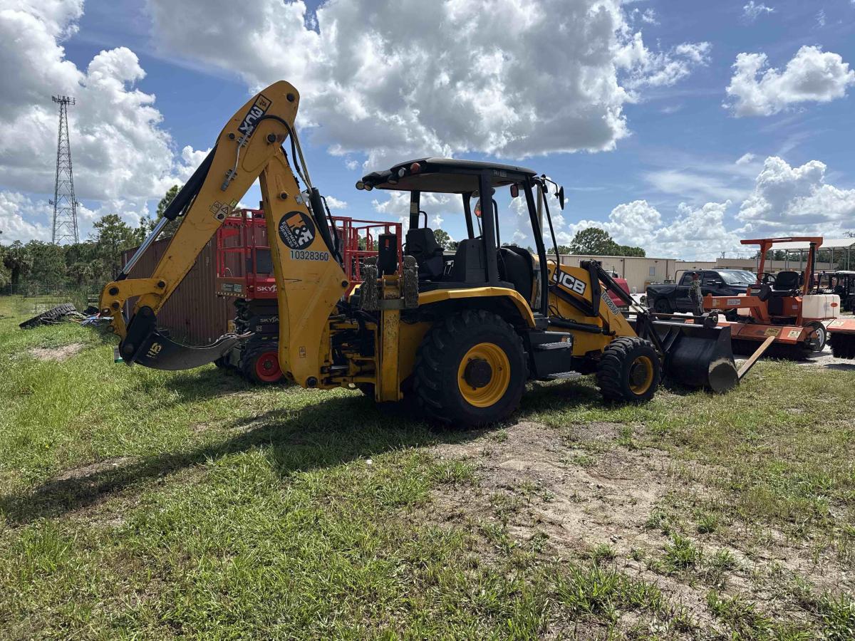 2022 JCB 3CX-4
