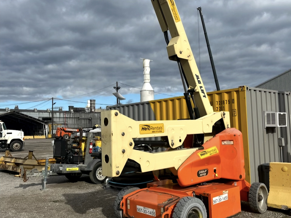 2016 JLG E400AJPN-6