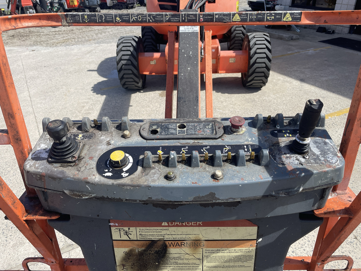 2017 JLG 600AJ-5