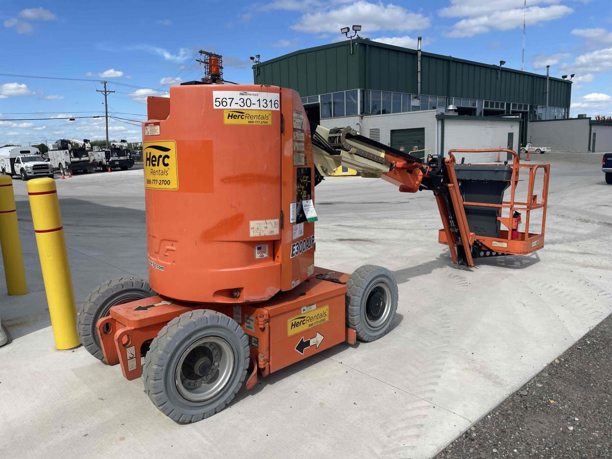 2015 JLG E300AJP